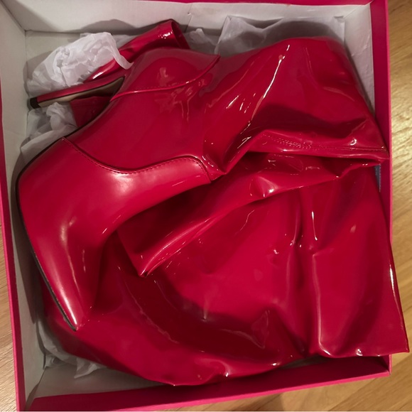 Red thigh high boots - Picture 2 of 3